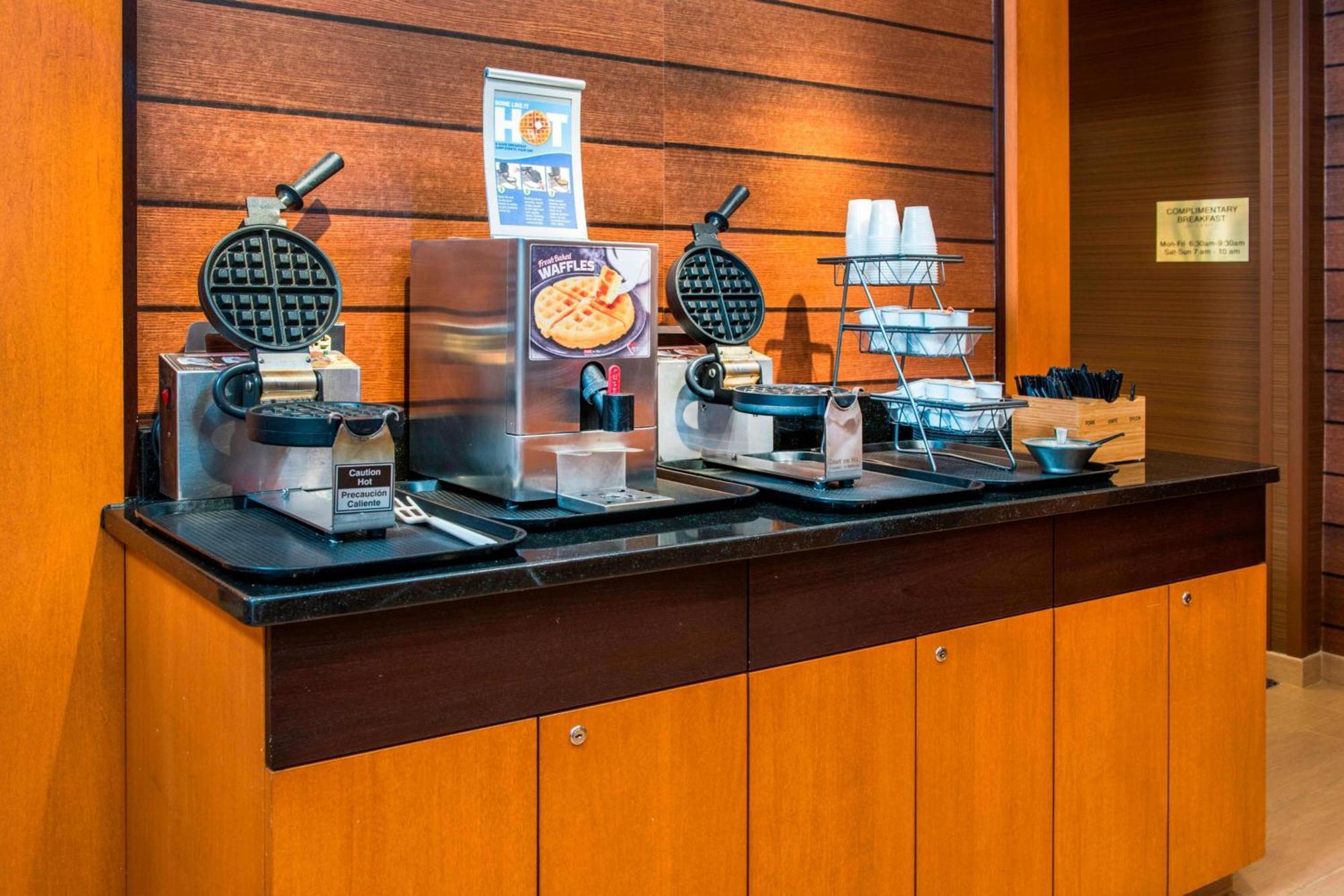 Fairfield Inn & Suites By Marriott Фредерик Экстерьер фото